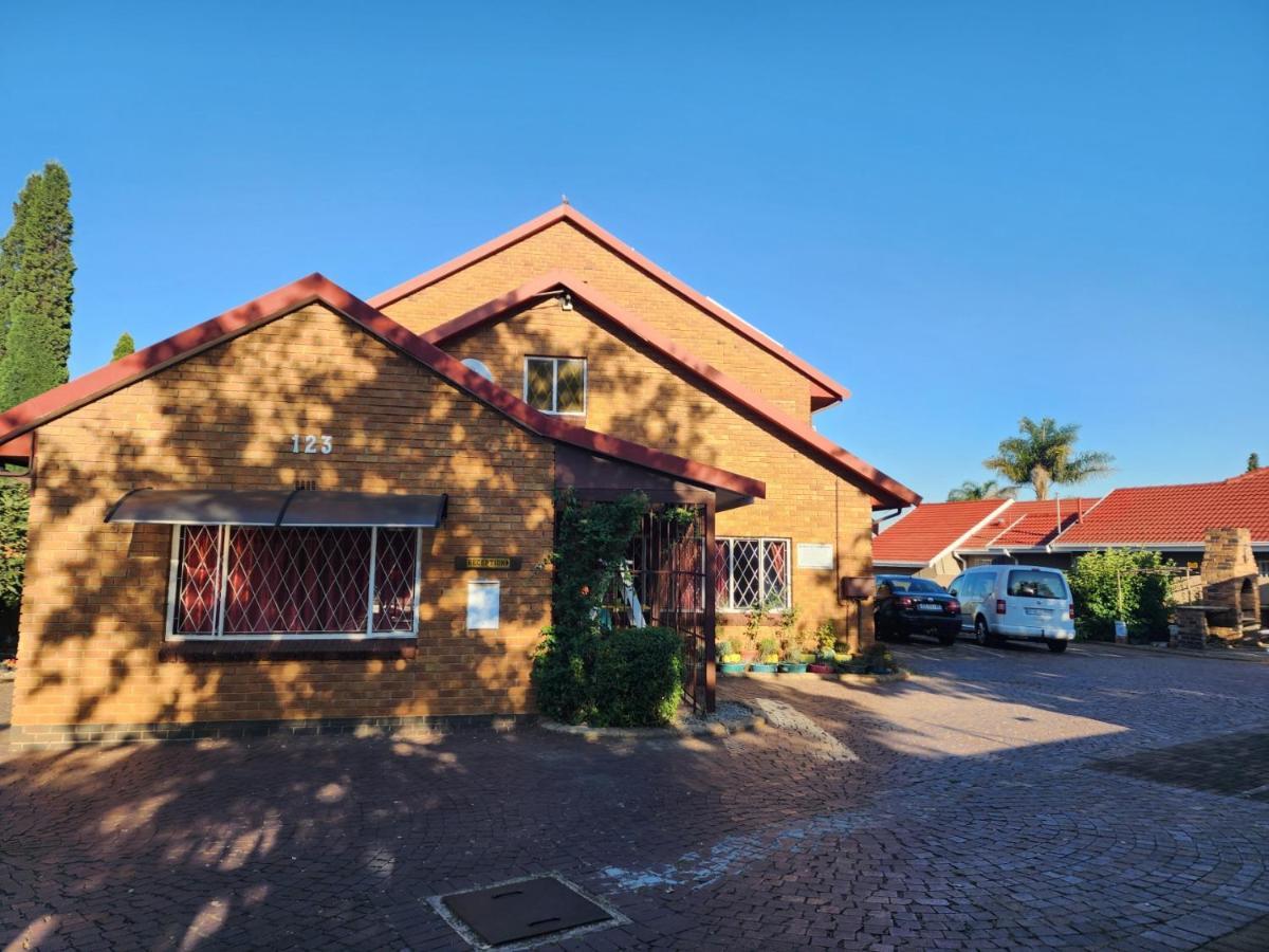 Southy Inn By The Lake Benoni Exterior foto
