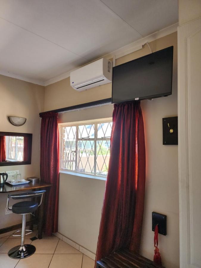 Southy Inn By The Lake Benoni Exterior foto